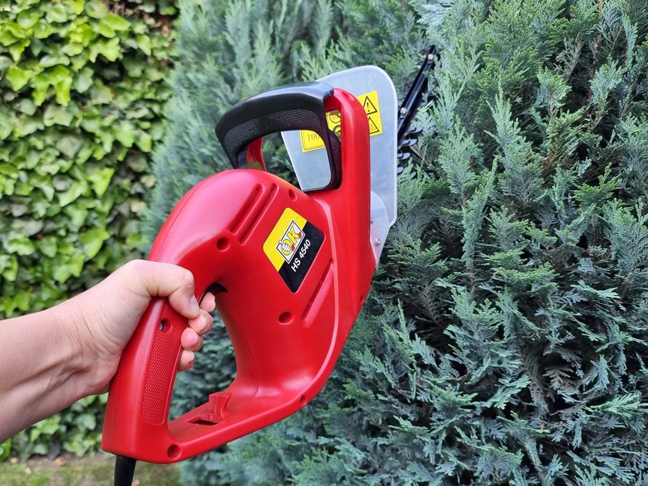 Trimmer pentru tuns gard viu, Masina de tuns tuia