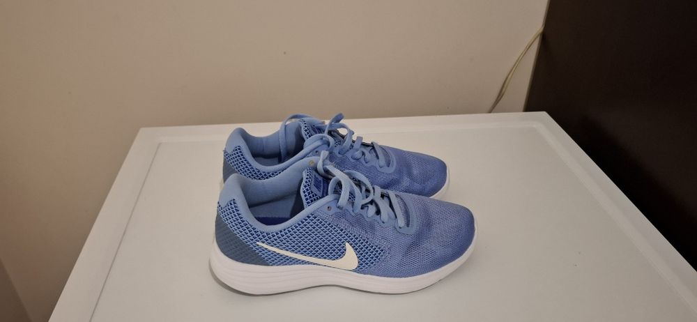 Маратонки Nike 37 номер