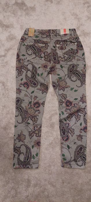 GESA Slim - Marime 31/30 - NOI CU ETICHETA - Model Paisley Floral - 69.99 EUR