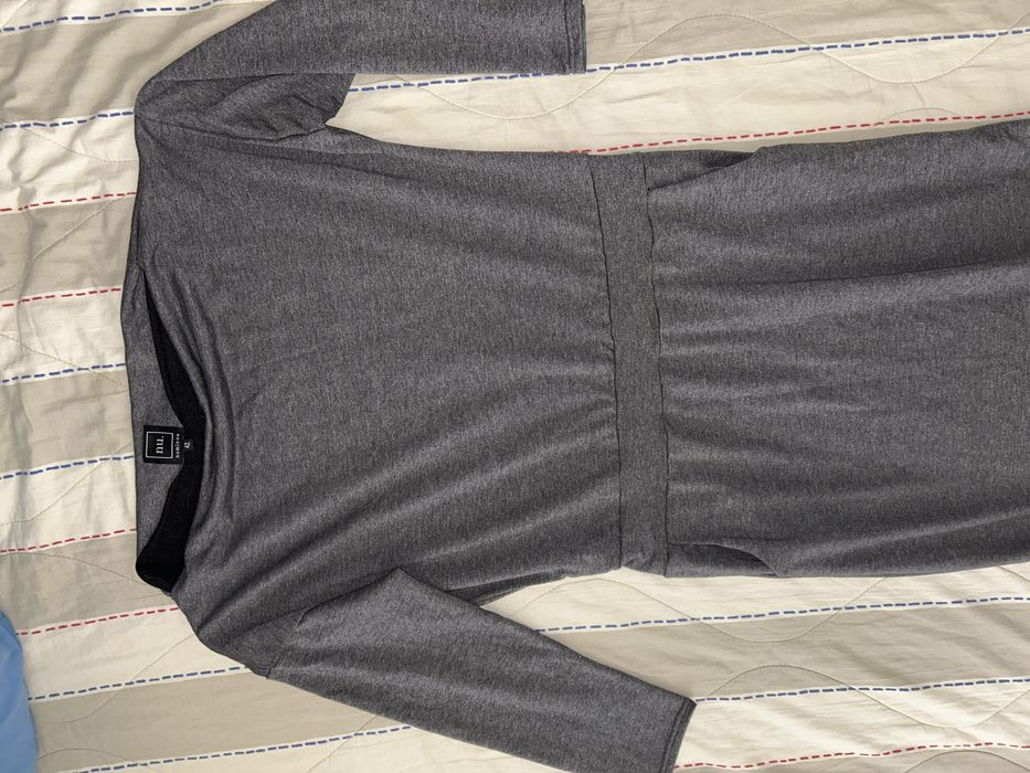 Чисто нова сива рокля