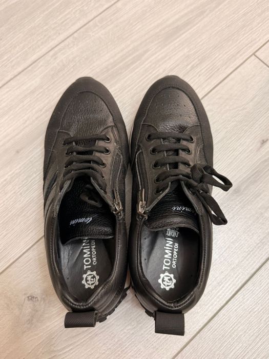 Кроссовки кожаные