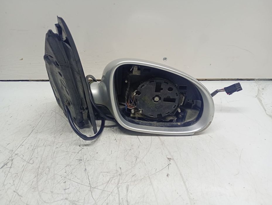 Oglinda dreapta E13010880 Volkswagen Golf 5 (2003 - 2009)
