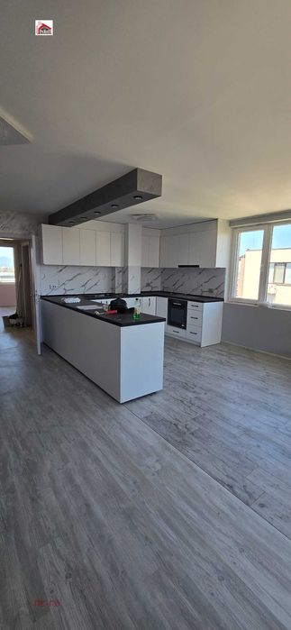 Продава тристаен апартамент, нов, обзаведен