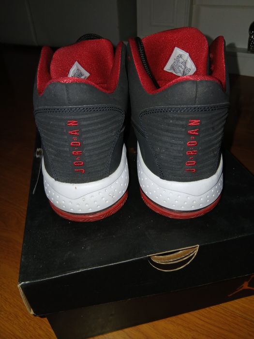 Nike Air Jordan Max Aura 2,ca noi! Acești pantofi sport inalți sunt un must-have pentru colecționarii de sneakers.