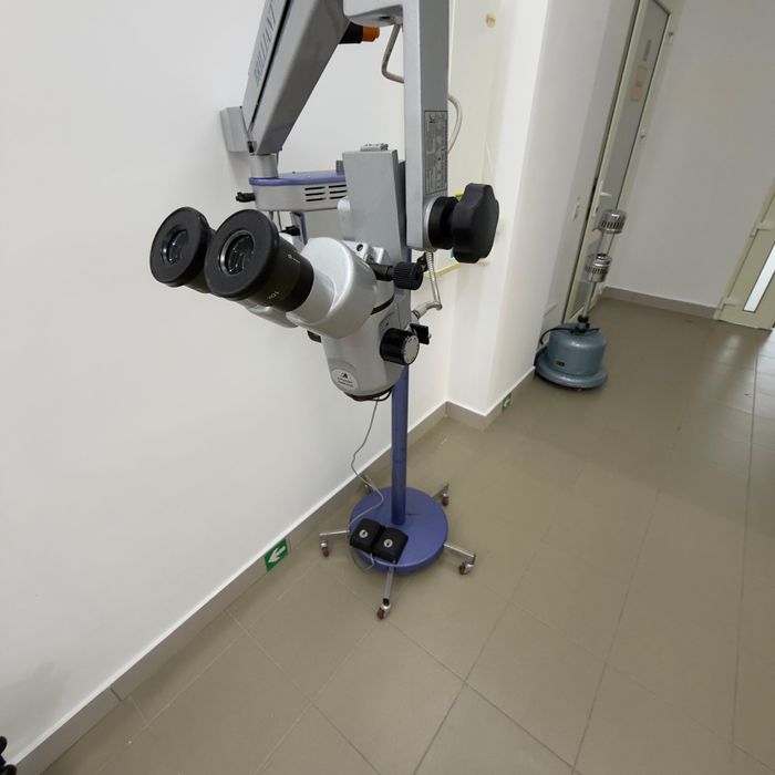 Операционный микроскоп