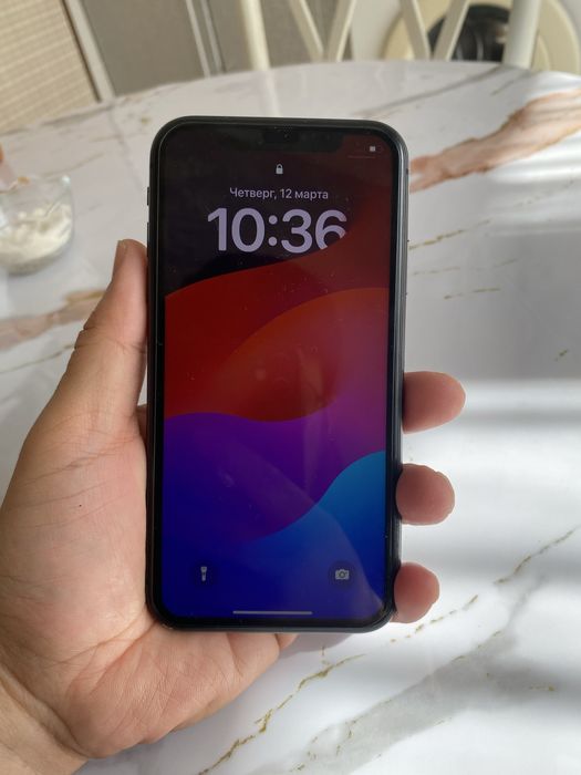 Продам 11 айфон 64 g