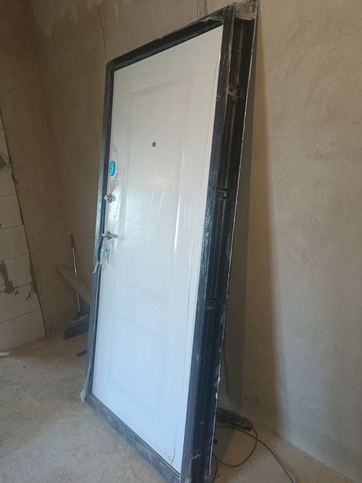 Продам металлический дверь