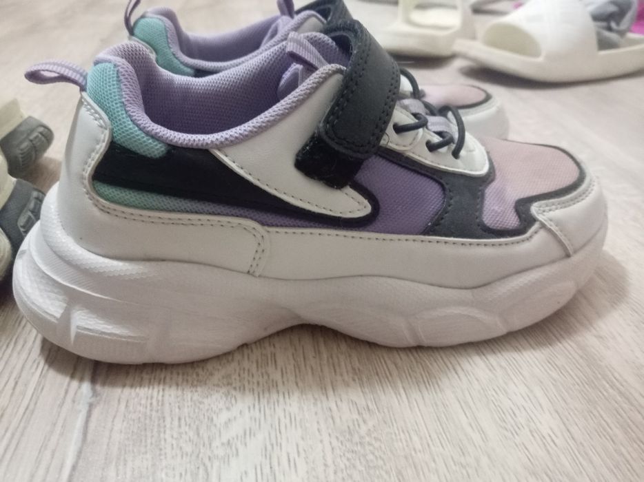 Кроссовки для девочки.