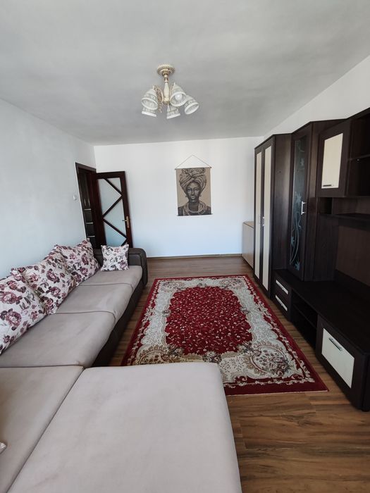 Închiriez apartament 2 camere decomandat