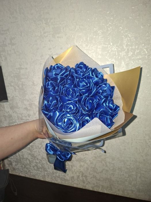 Розы из атласной ленты