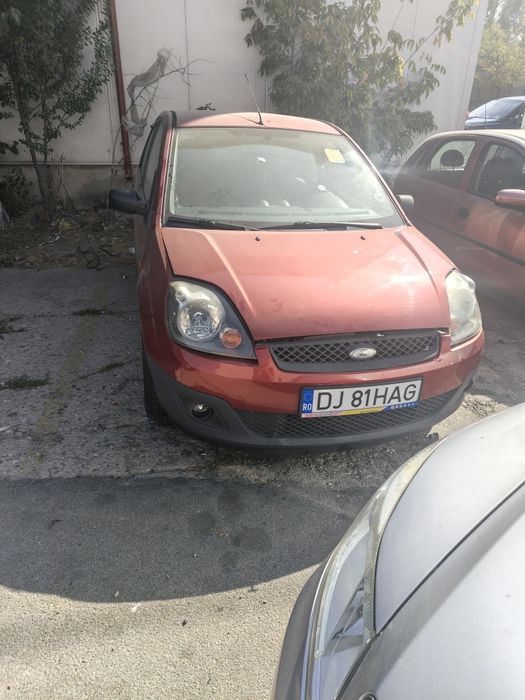 Vând Ford fiesta
