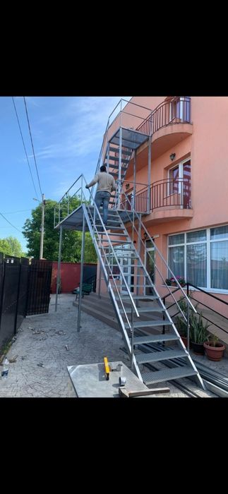 Vănd scări la comandă