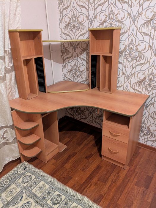 Компьютерный стол