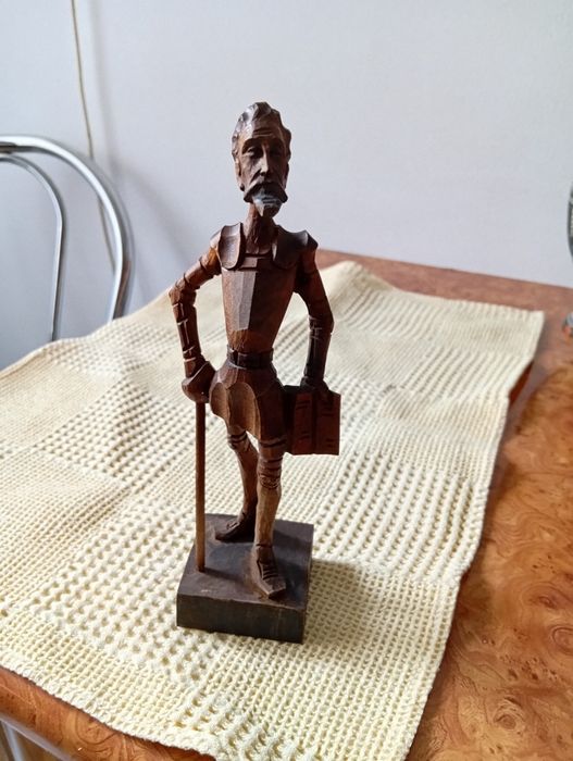 Figurină scluptată Don Quijote.