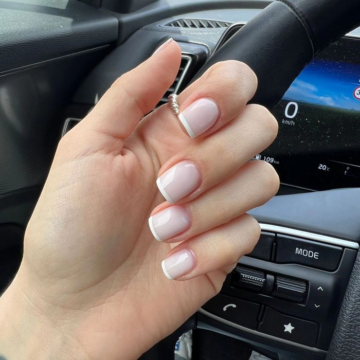 Unghii cu gel,  Piata Victoriei