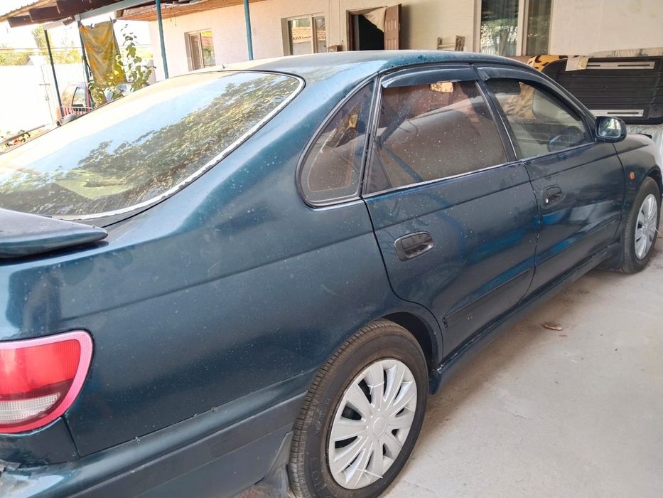 Продам toyota carina.