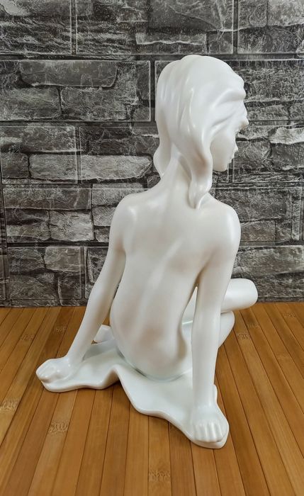 Порцеланова фигура/статуетка на гола жена - Goebel