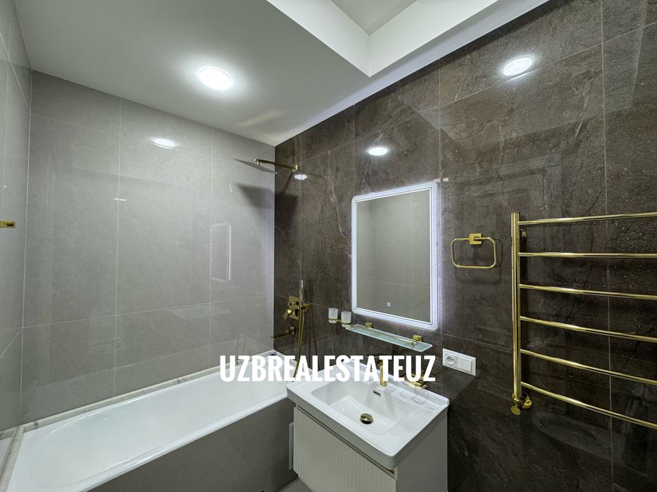 Ор-р: Беруний, Хувайдо махалла Продается Новый Евро Дом 4.соток 350м2