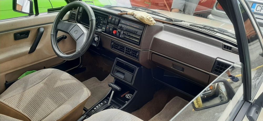 Ретро автомобил VW Jetta под наем