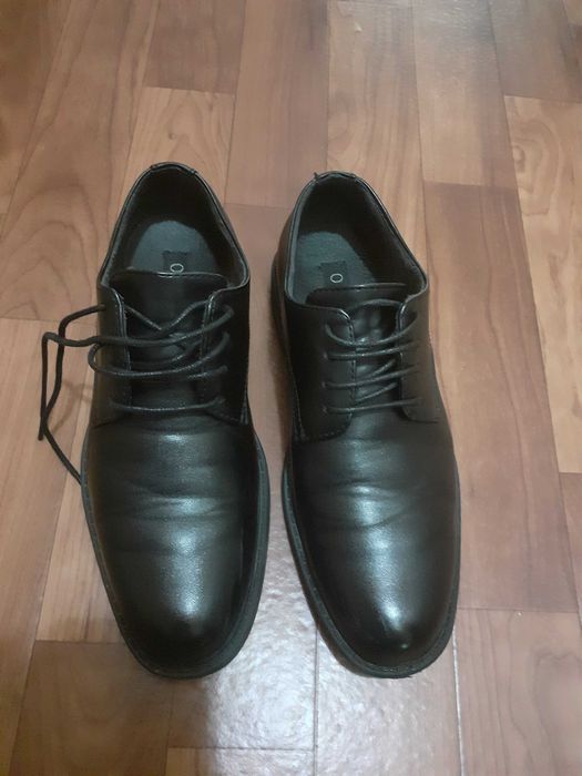 Vand pantofi de costum marimea 37 baieti, stare f buna 50RON