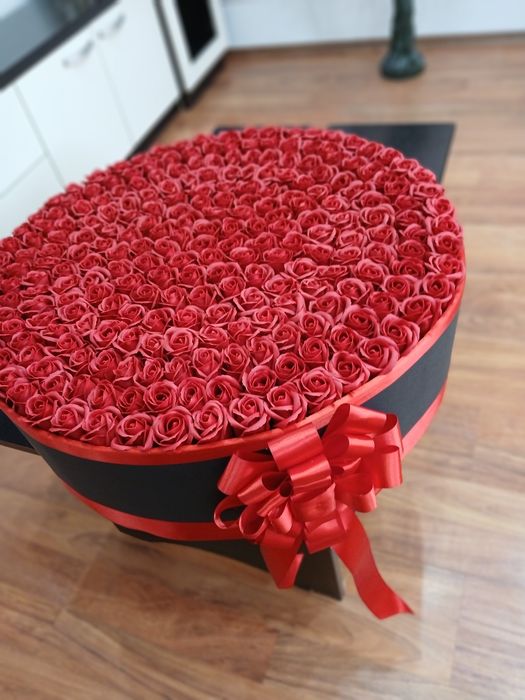 Cutie cu flori de sapun 66 cm diametru 241 flori