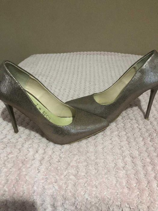 Pantofi cu toc Benvenuti  marimea 36