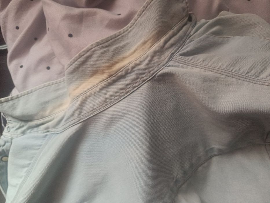 Geaca de blugi purtata