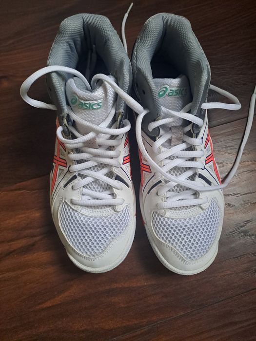 Маратонки Asics-нови