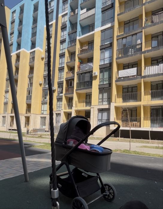 Коляска с люлькой