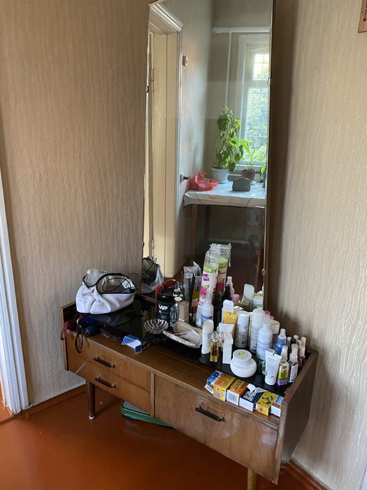 Продам трюмо импортного производства