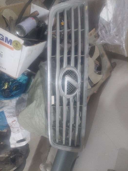 Продаётся решётка от лексус lx 470