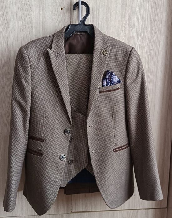 Продам одежды;костюмы платье и др