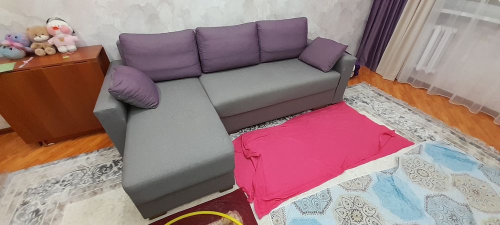 Диван параметры: две ниши, длина 2.40см.