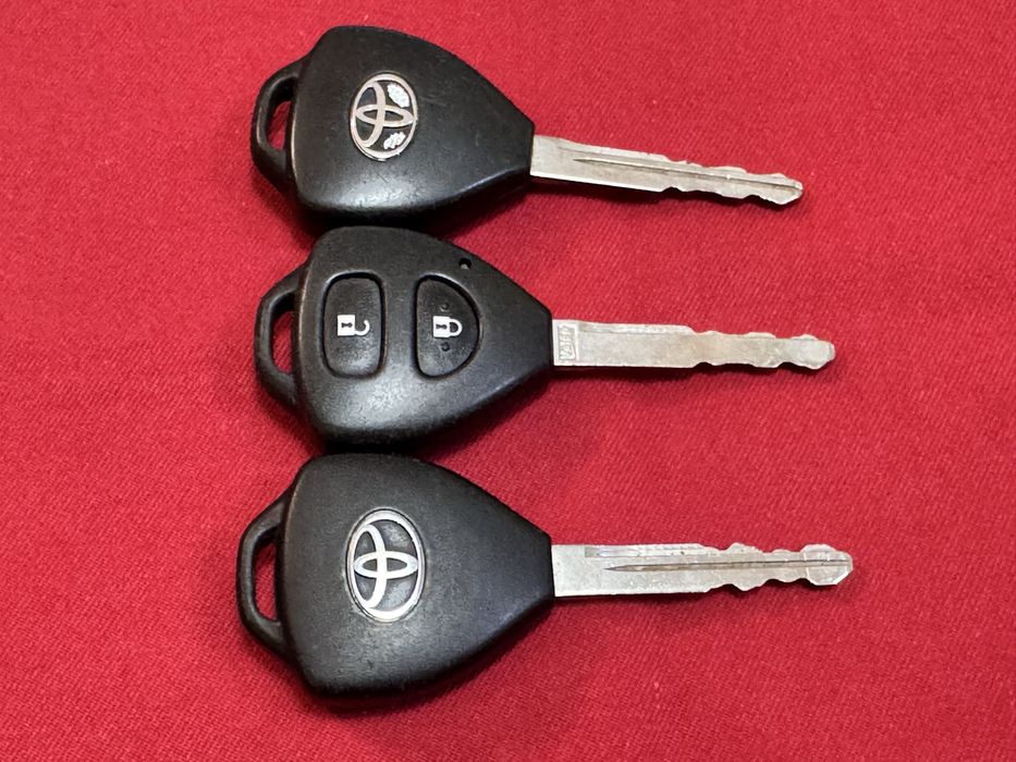Ключ за Toyota Camry Corola 2000-2010г  оригинален с 2бутона