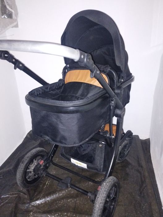 Cărucior bebe negru