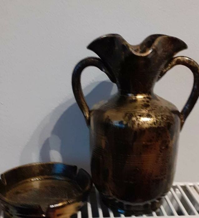 Ваза с пепелник от миналия век