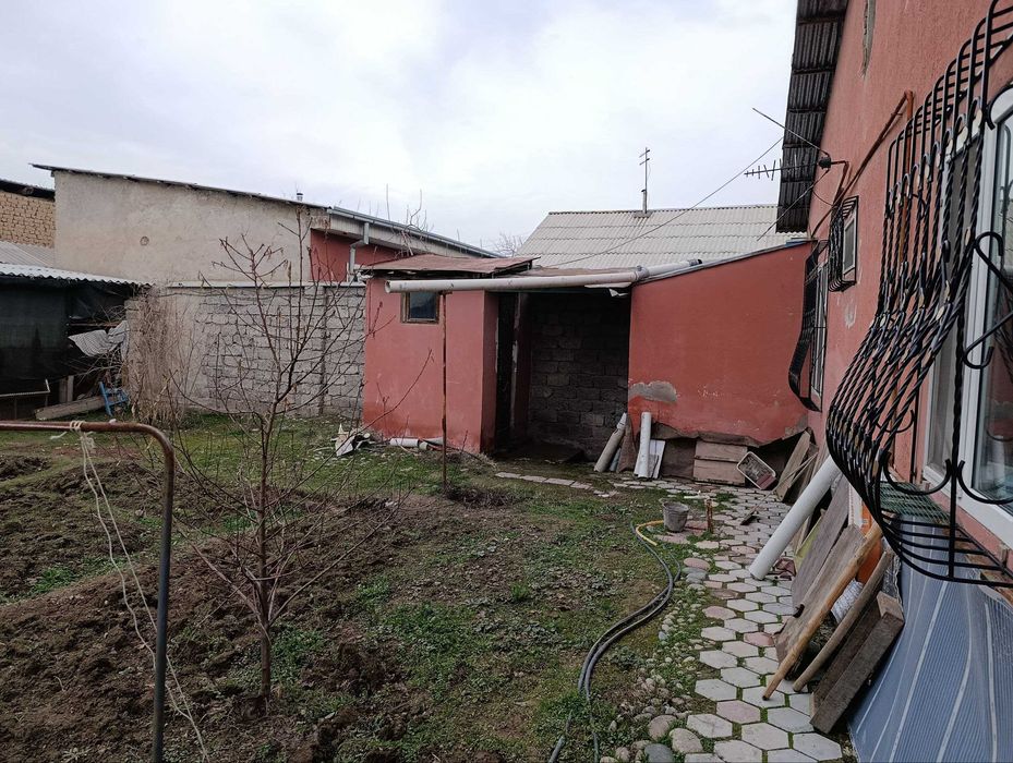 Дом 4 комнаты на участке 6 соток Кока-Кола