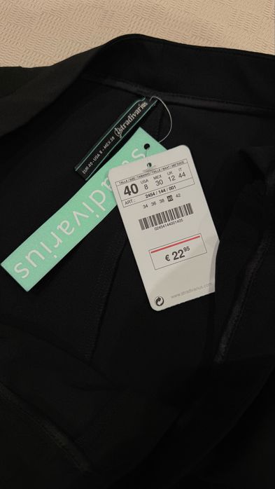Шорты. Новые. Фирма Stradivarius. Из Испании. Размер Л