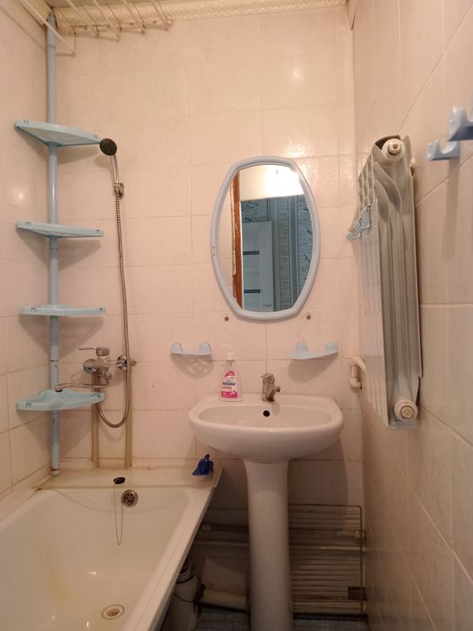 Сдаю - 2-х.ком.кв на 3мкр(Абая)