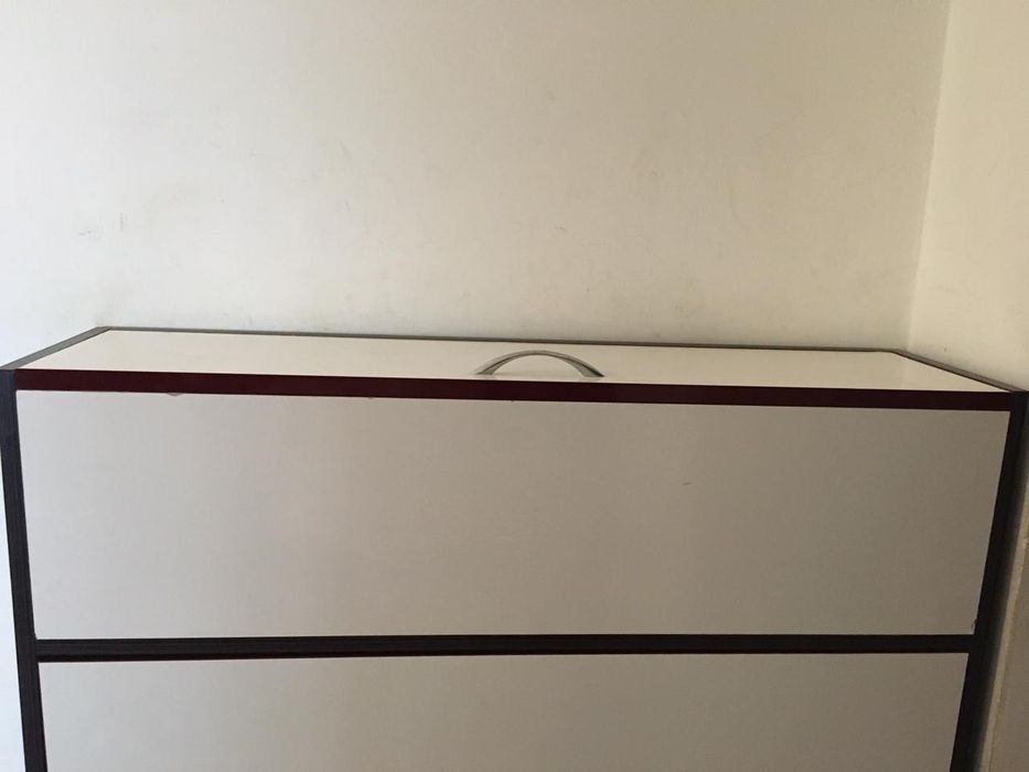 Вместительная обувница