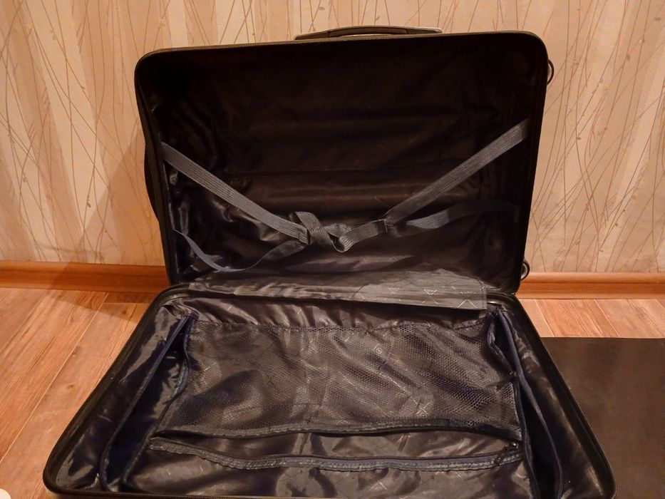 Чемодан  9000 тенге