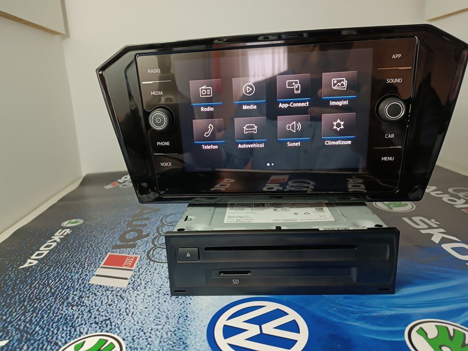 Vând Mib2 Vw PassatB8 unitate și display,rama inclusa in preț