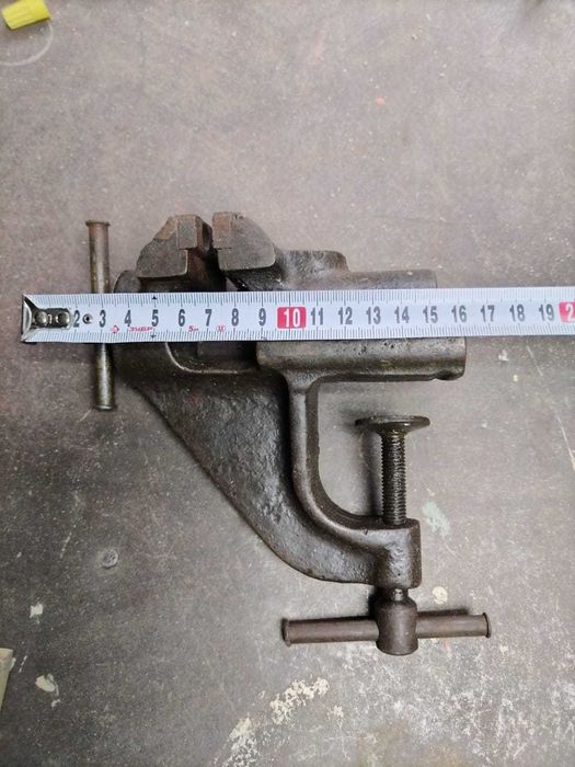 Продам тиски маленькие