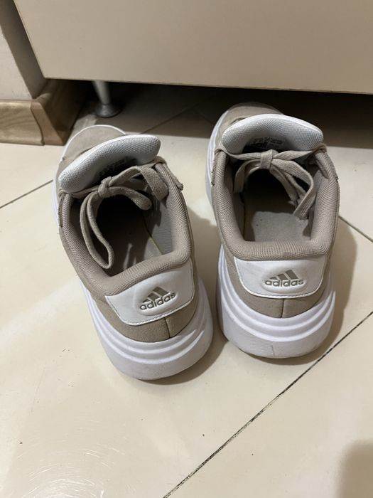 Маратонки Adidas