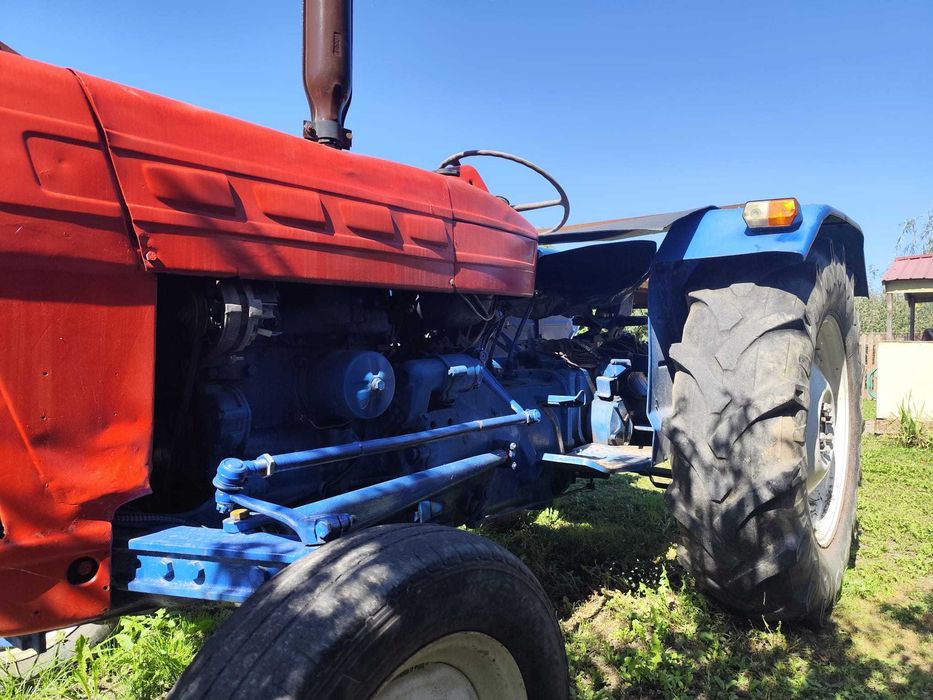 Tractor FORD cu remorca