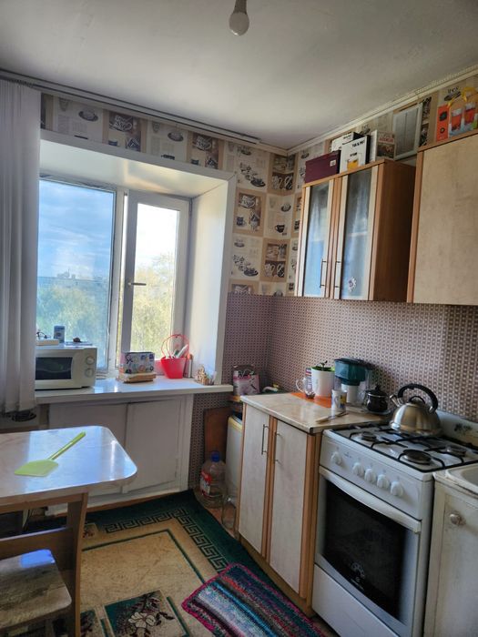 Продам квартиру.по бородина.