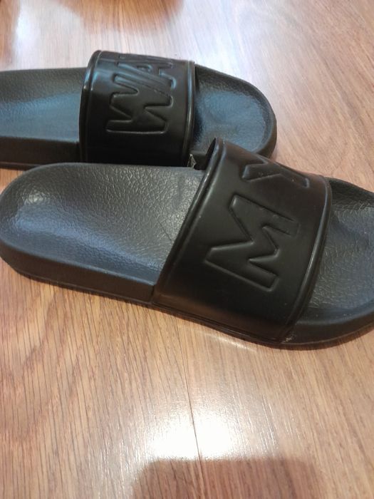 Чехли за момче! Много запазени,синът ми много си ги харесваше!