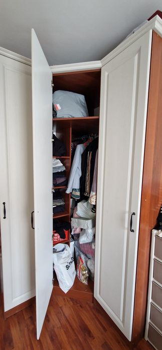 Шкаф угловой удобный