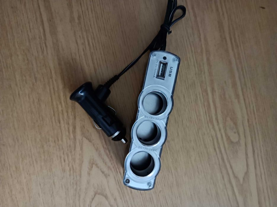 Разклонител с три гнезда за запалка на автомобил