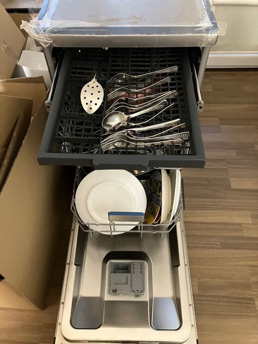 Съдомиялна и хладилник